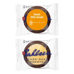 Mini cake with label