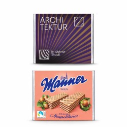 Manner im Werbeschuber